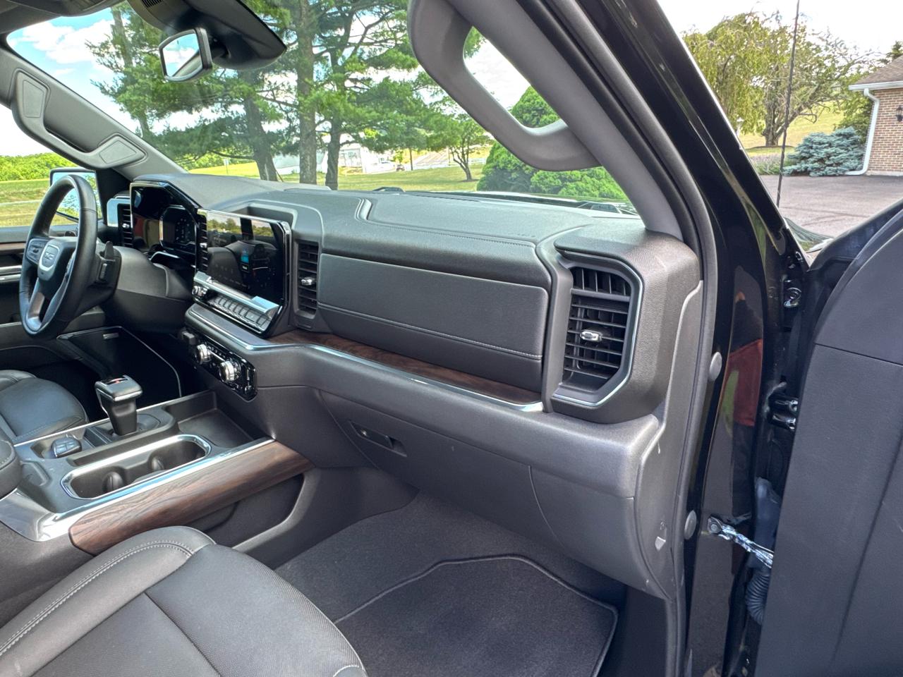 GMC Sierra 1500 4WD Crew Cab 147" SLT 2023