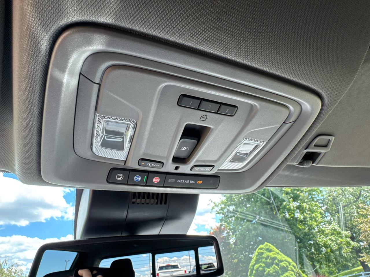 GMC Sierra 1500 4WD Crew Cab 147" SLT 2023