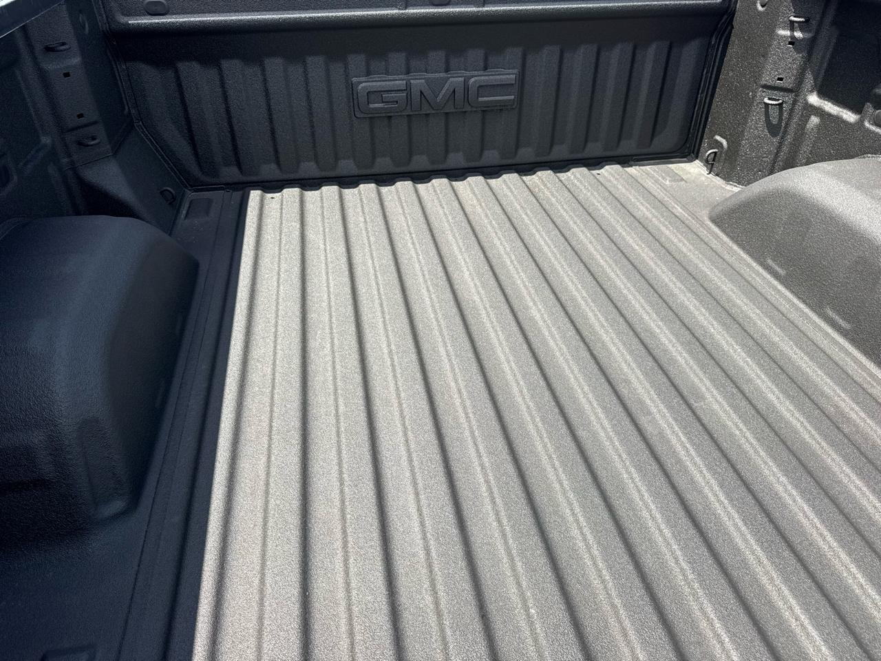 GMC Sierra 1500 4WD Crew Cab 147" SLT 2023