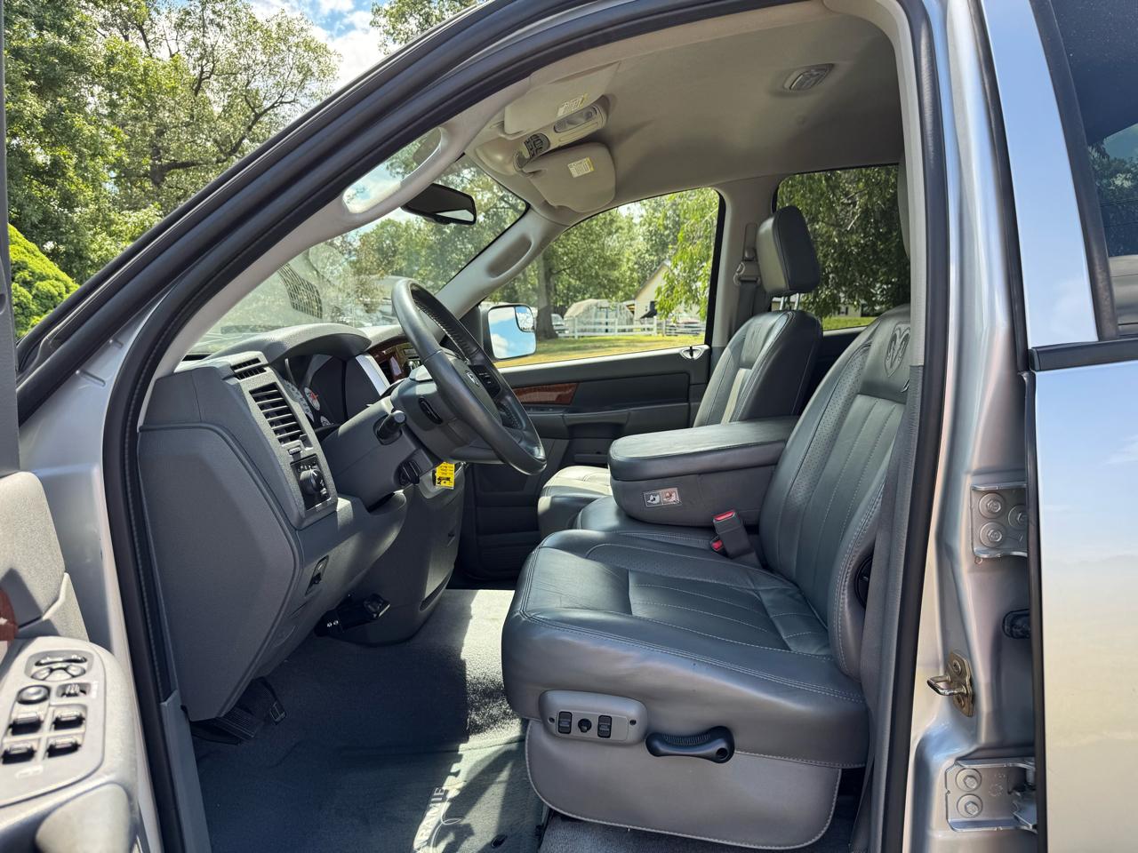 Dodge Ram 2500 4dr Quad Cab 140.5 4WD Laramie 2006