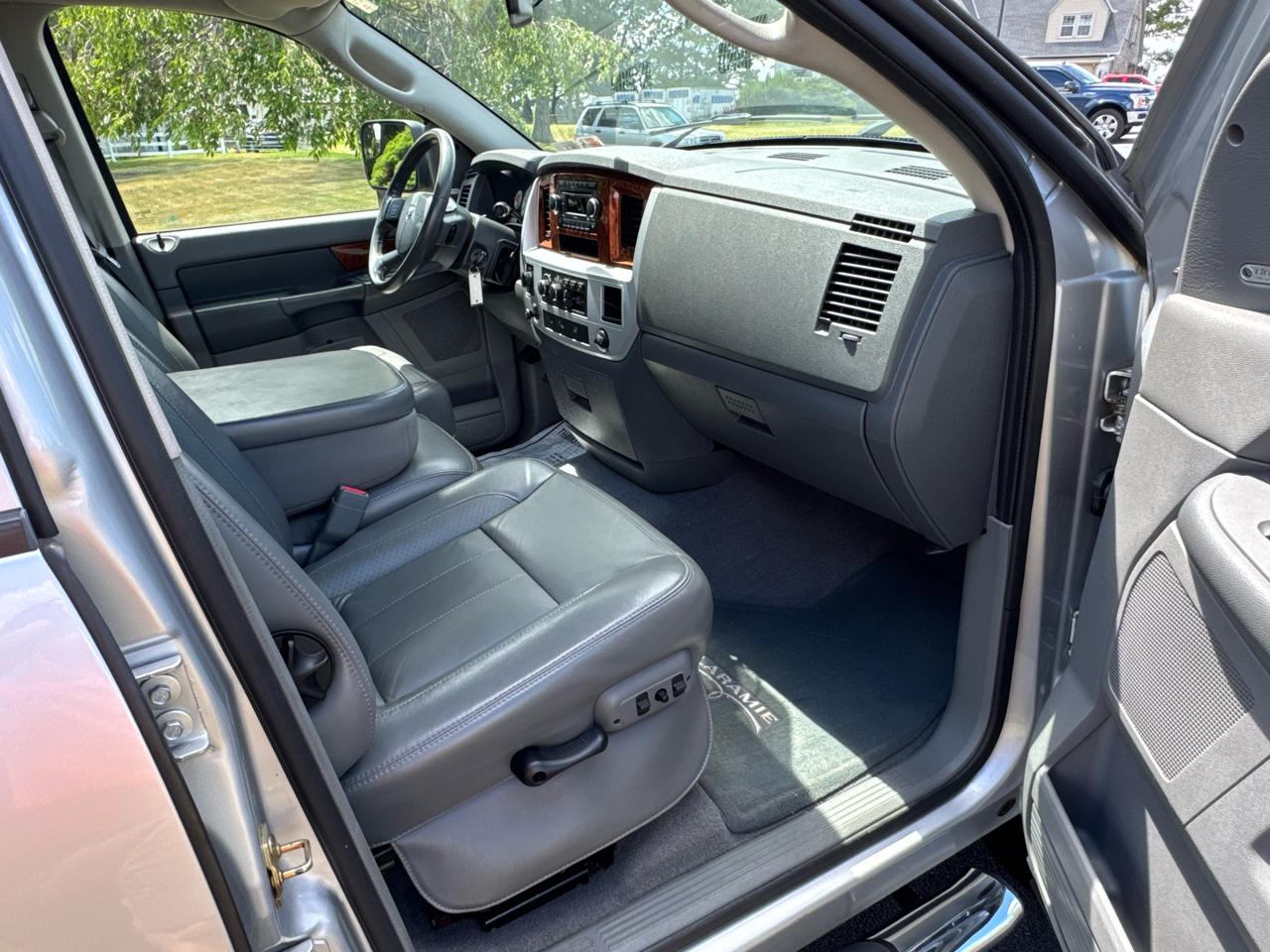 Dodge Ram 2500 4dr Quad Cab 140.5 4WD Laramie 2006