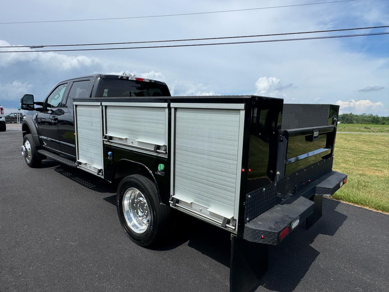 Ford Super Duty F-450 DRW Lariat 4WD Crew Cab 179" WB 60" CA 2019