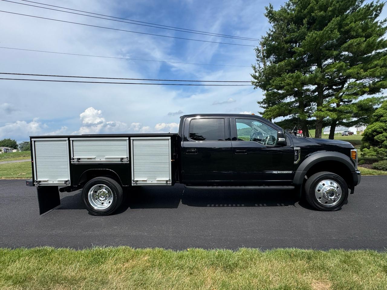 Ford Super Duty F-450 DRW Lariat 4WD Crew Cab 179" WB 60" CA 2019