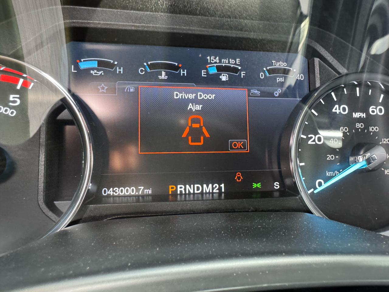 Ford Super Duty F-450 DRW Lariat 4WD Crew Cab 179" WB 60" CA 2019