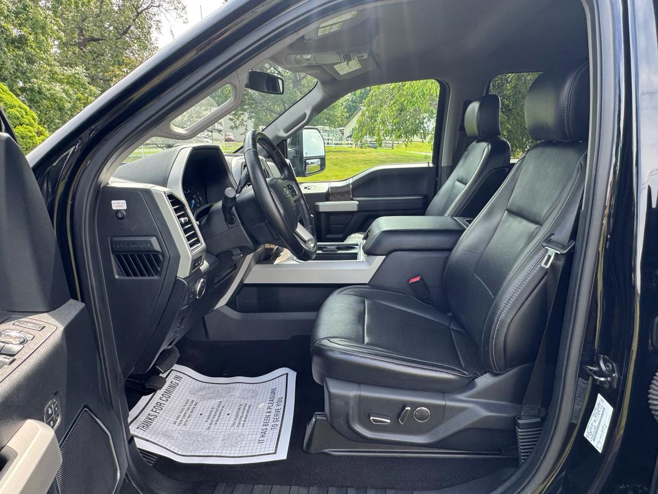 Ford Super Duty F-450 DRW Lariat 4WD Crew Cab 179" WB 60" CA 2019
