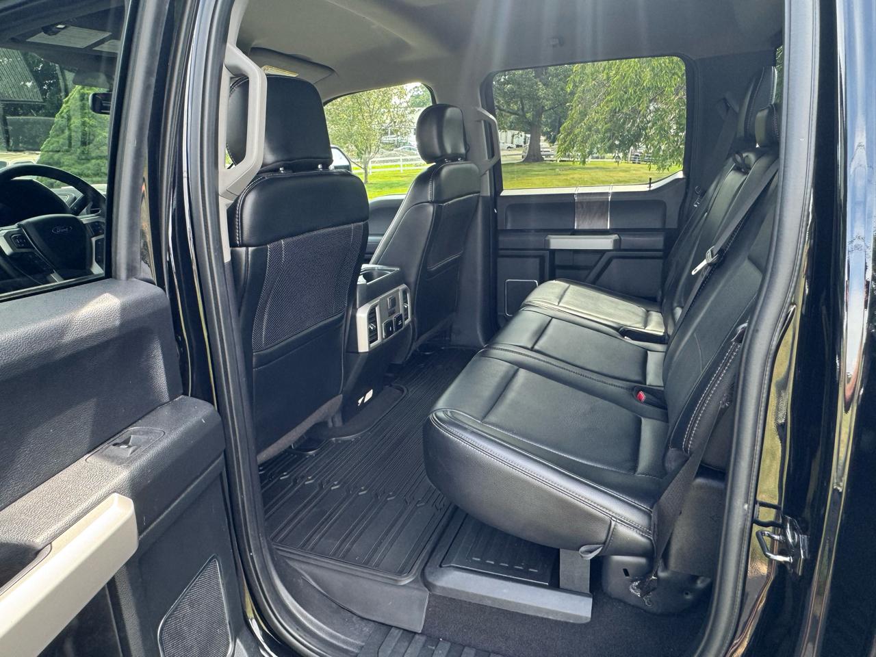 Ford Super Duty F-450 DRW Lariat 4WD Crew Cab 179" WB 60" CA 2019