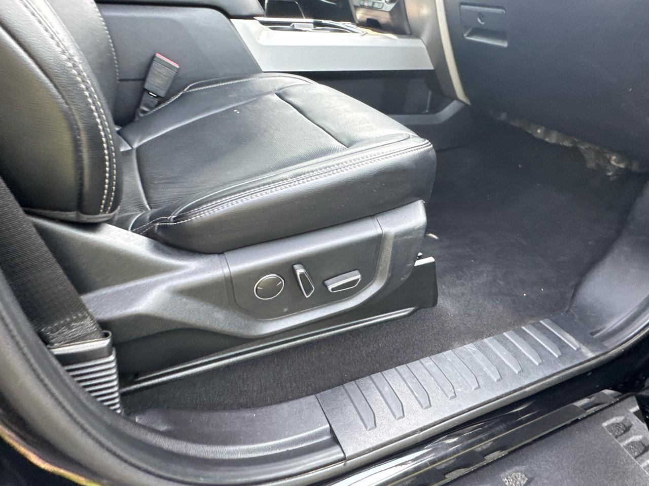 Ford Super Duty F-450 DRW Lariat 4WD Crew Cab 179" WB 60" CA 2019