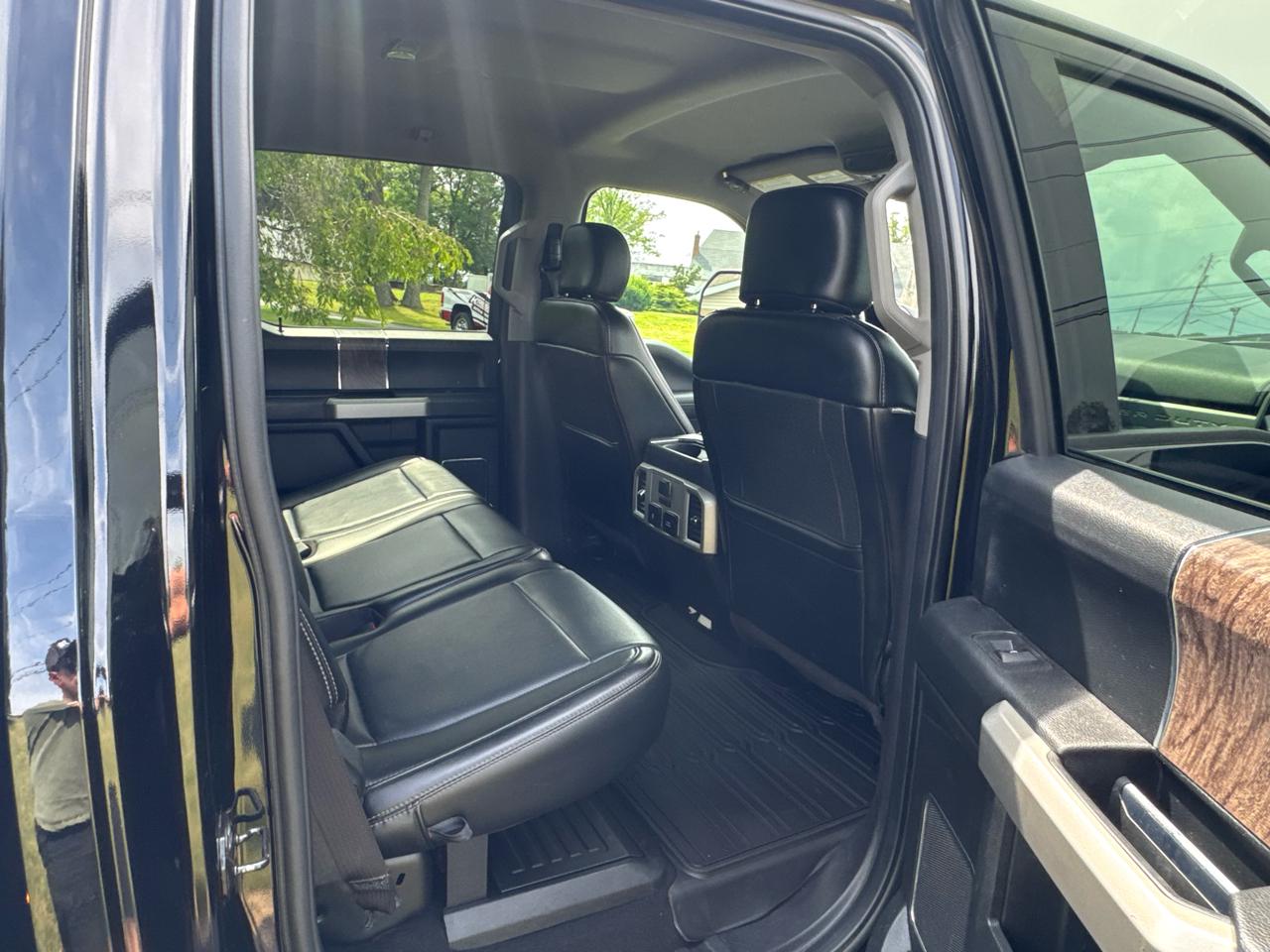Ford Super Duty F-450 DRW Lariat 4WD Crew Cab 179" WB 60" CA 2019