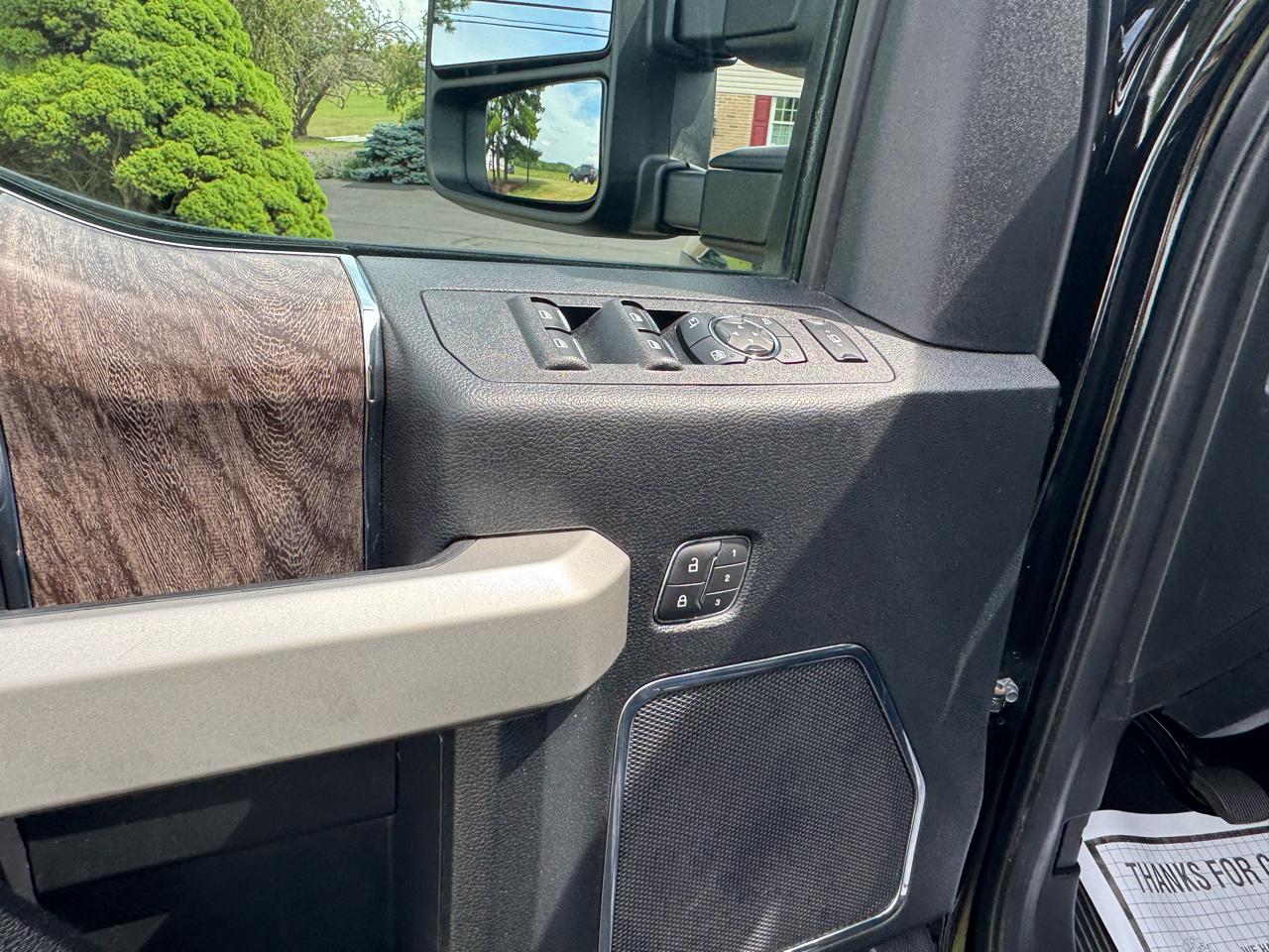 Ford Super Duty F-450 DRW Lariat 4WD Crew Cab 179" WB 60" CA 2019