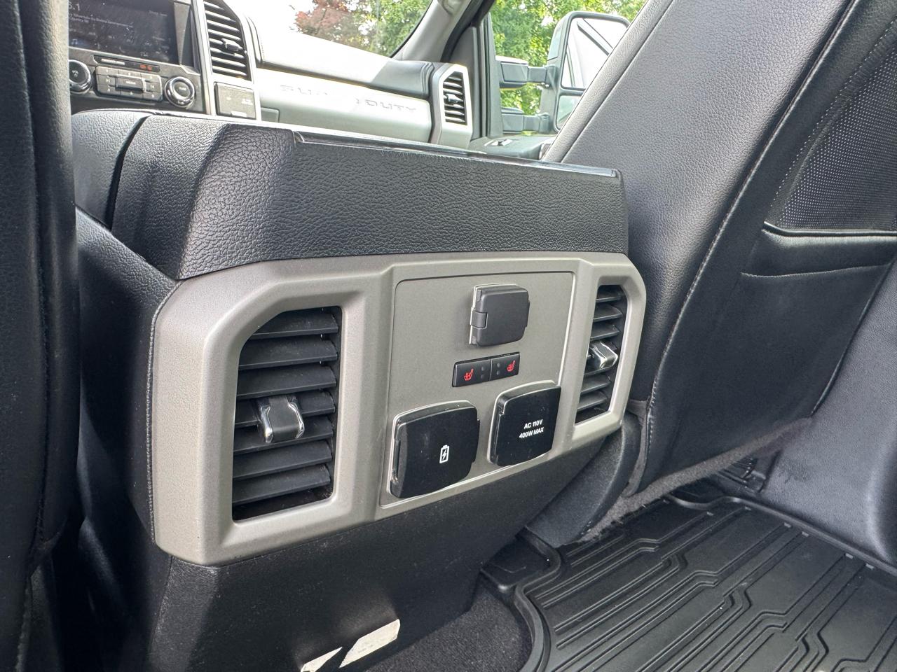 Ford Super Duty F-450 DRW Lariat 4WD Crew Cab 179" WB 60" CA 2019