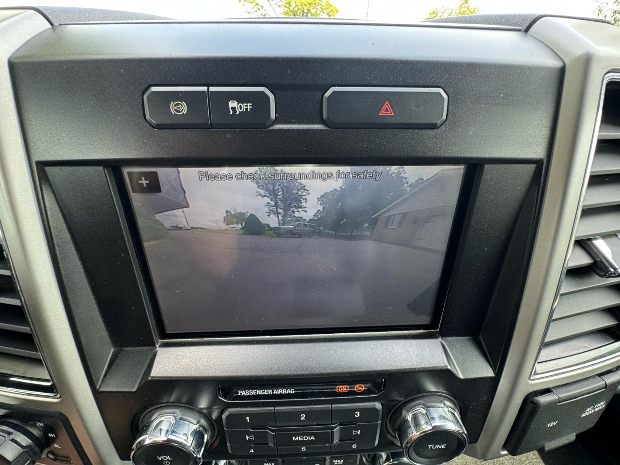 Ford Super Duty F-450 DRW Lariat 4WD Crew Cab 179" WB 60" CA 2019