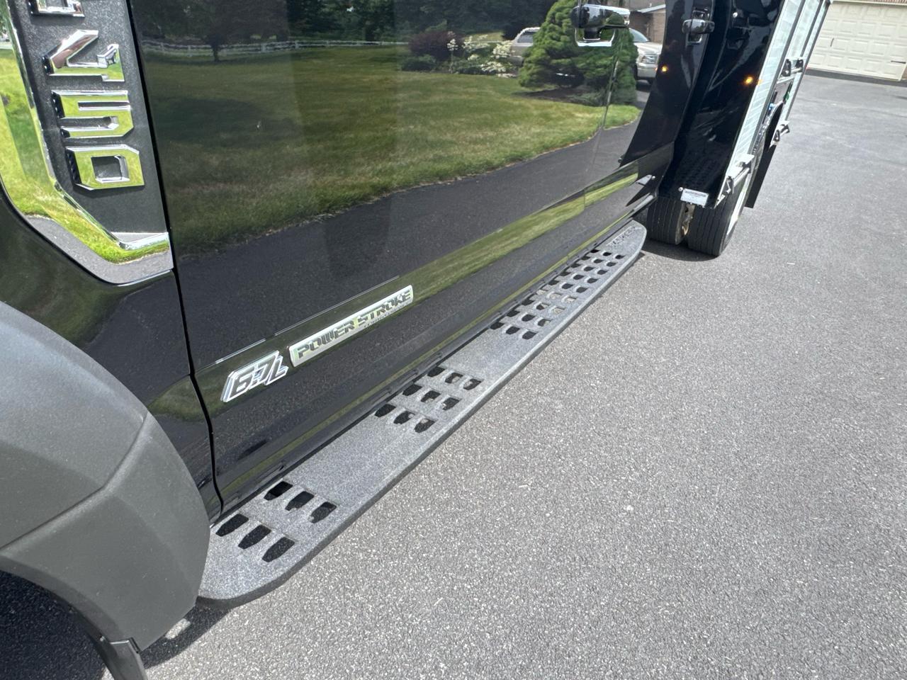 Ford Super Duty F-450 DRW Lariat 4WD Crew Cab 179" WB 60" CA 2019