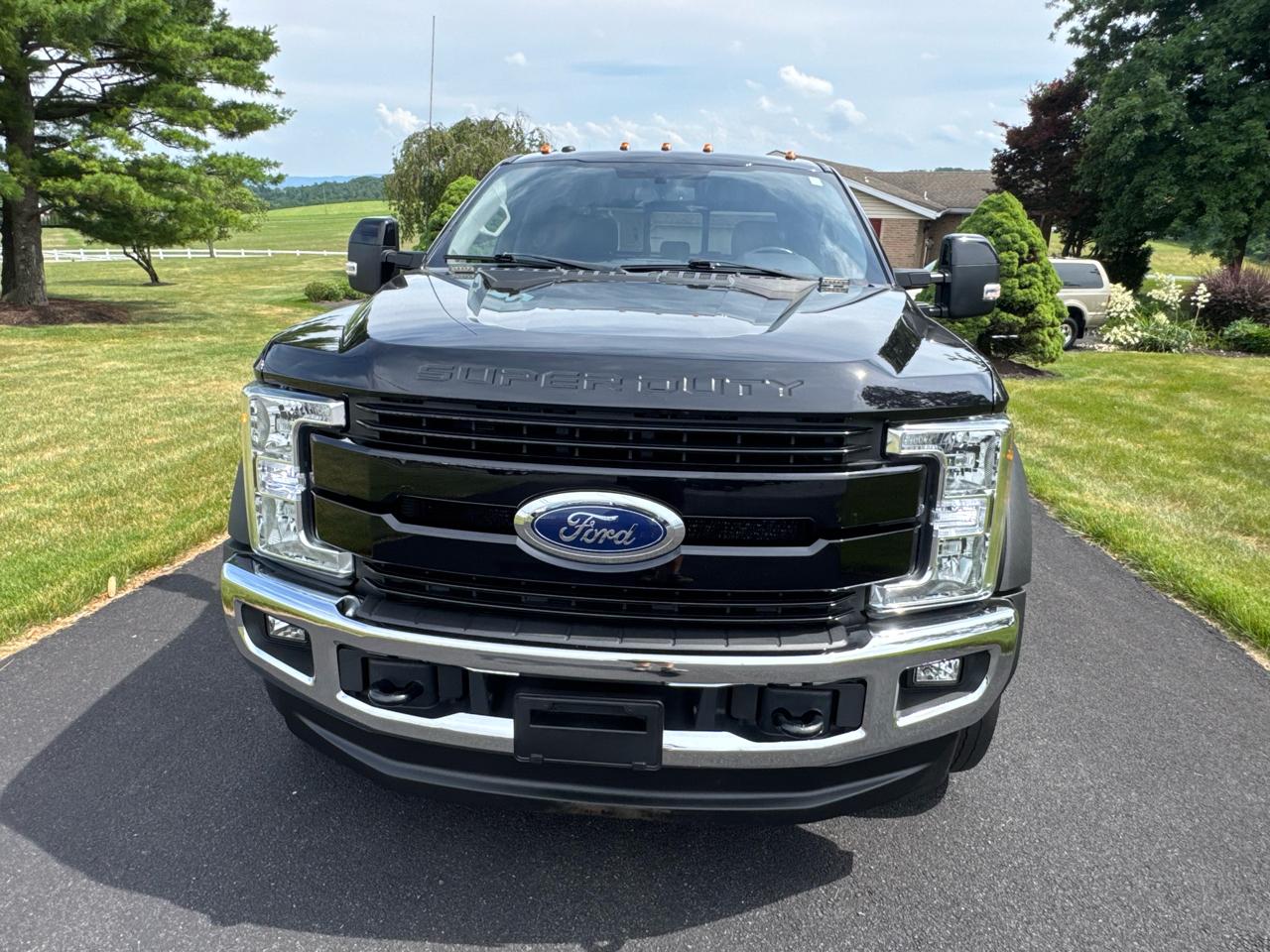 Ford Super Duty F-450 DRW Lariat 4WD Crew Cab 179" WB 60" CA 2019