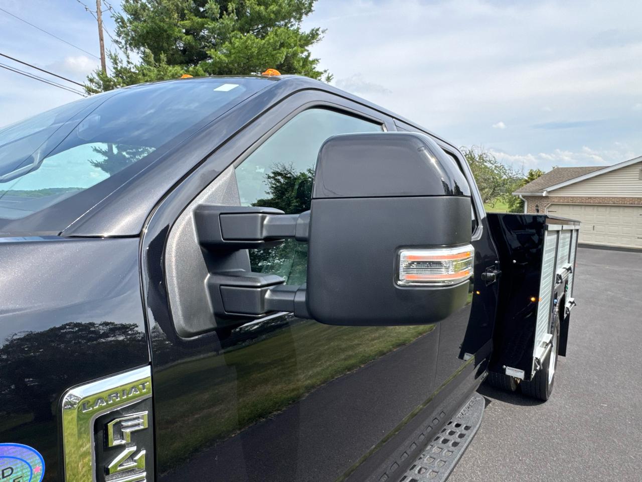 Ford Super Duty F-450 DRW Lariat 4WD Crew Cab 179" WB 60" CA 2019