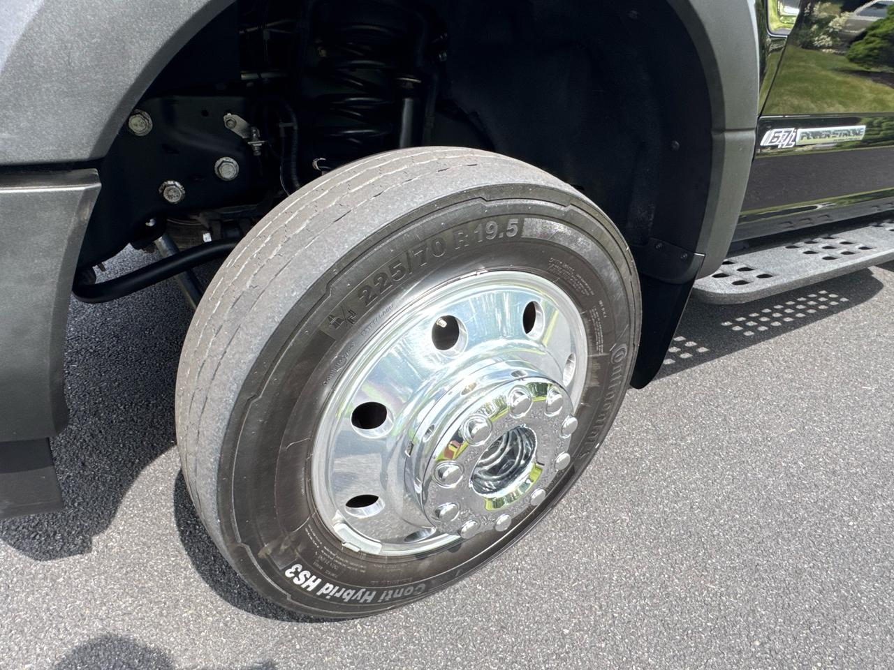 Ford Super Duty F-450 DRW Lariat 4WD Crew Cab 179" WB 60" CA 2019