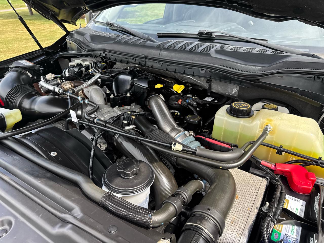 Ford Super Duty F-450 DRW Lariat 4WD Crew Cab 179" WB 60" CA 2019