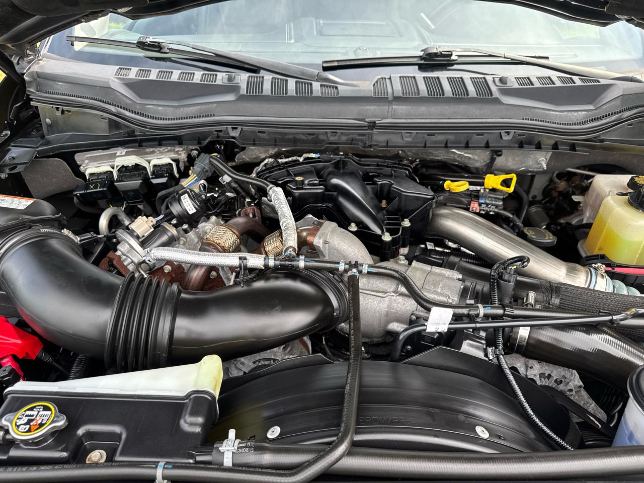 Ford Super Duty F-450 DRW Lariat 4WD Crew Cab 179" WB 60" CA 2019