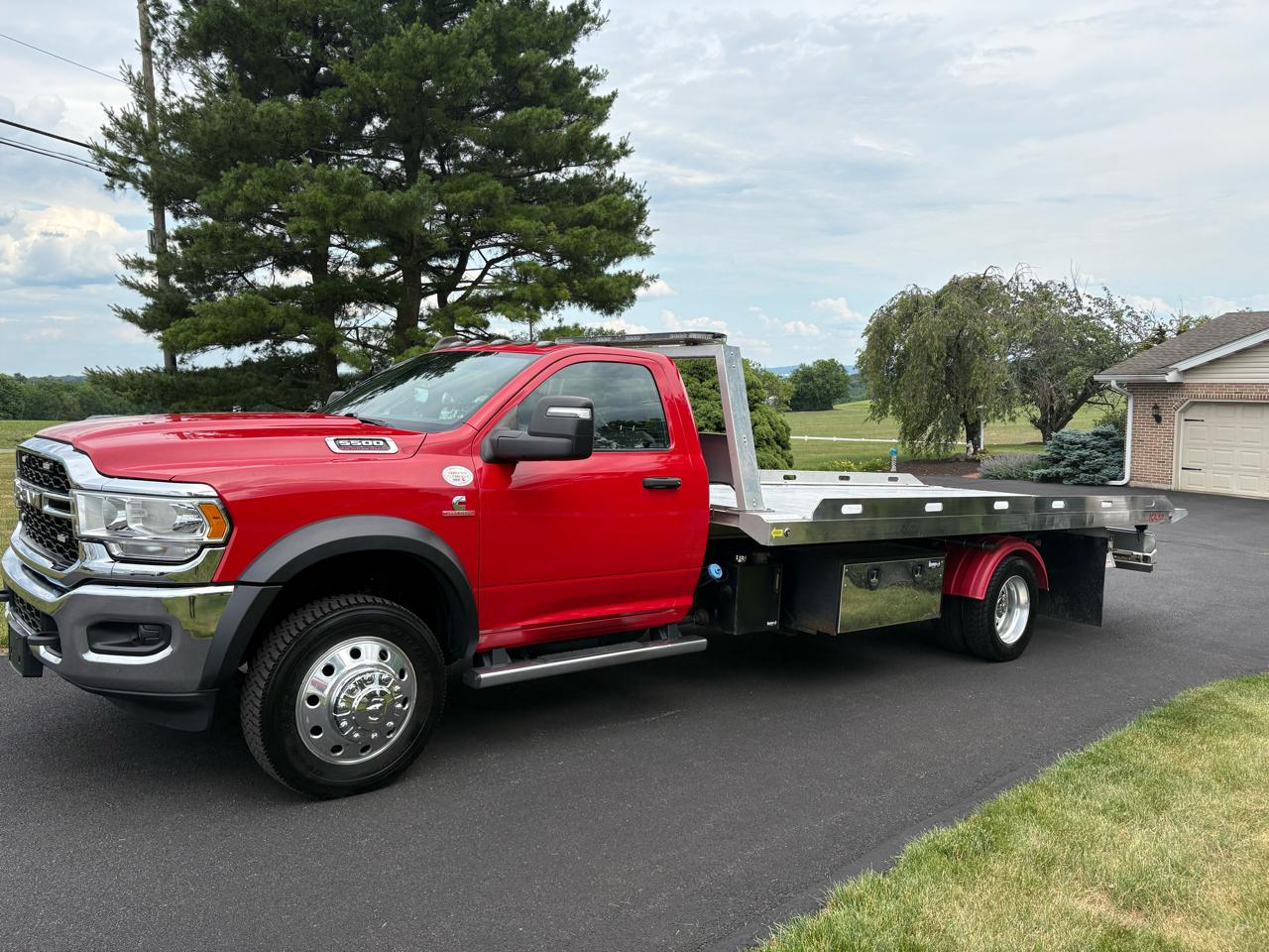 RAM 5500 Chassis Cab Tradesman 4x4 Reg Cab 120" CA 204.5" WB 2024
