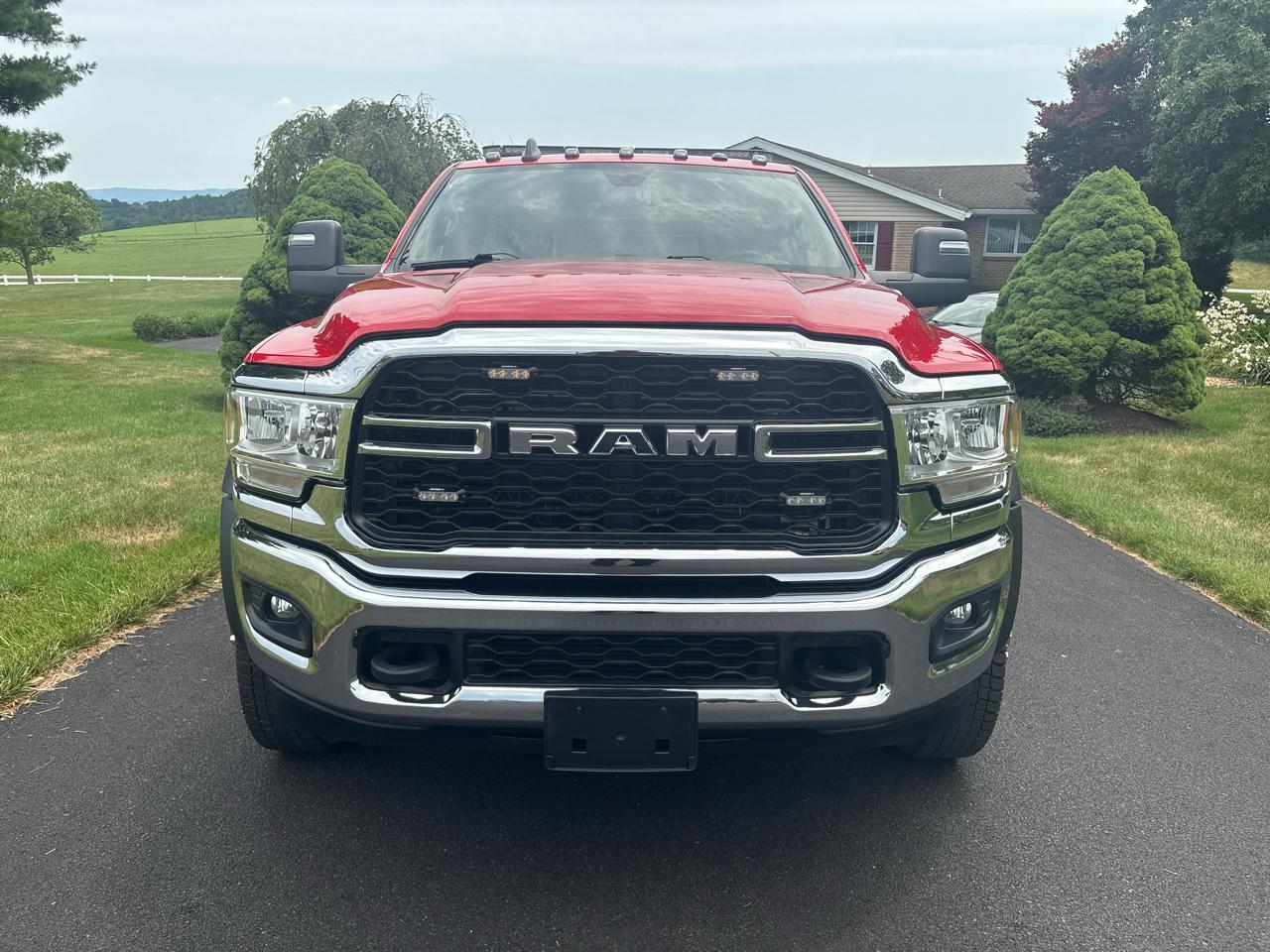RAM 5500 Chassis Cab Tradesman 4x4 Reg Cab 120" CA 204.5" WB 2024