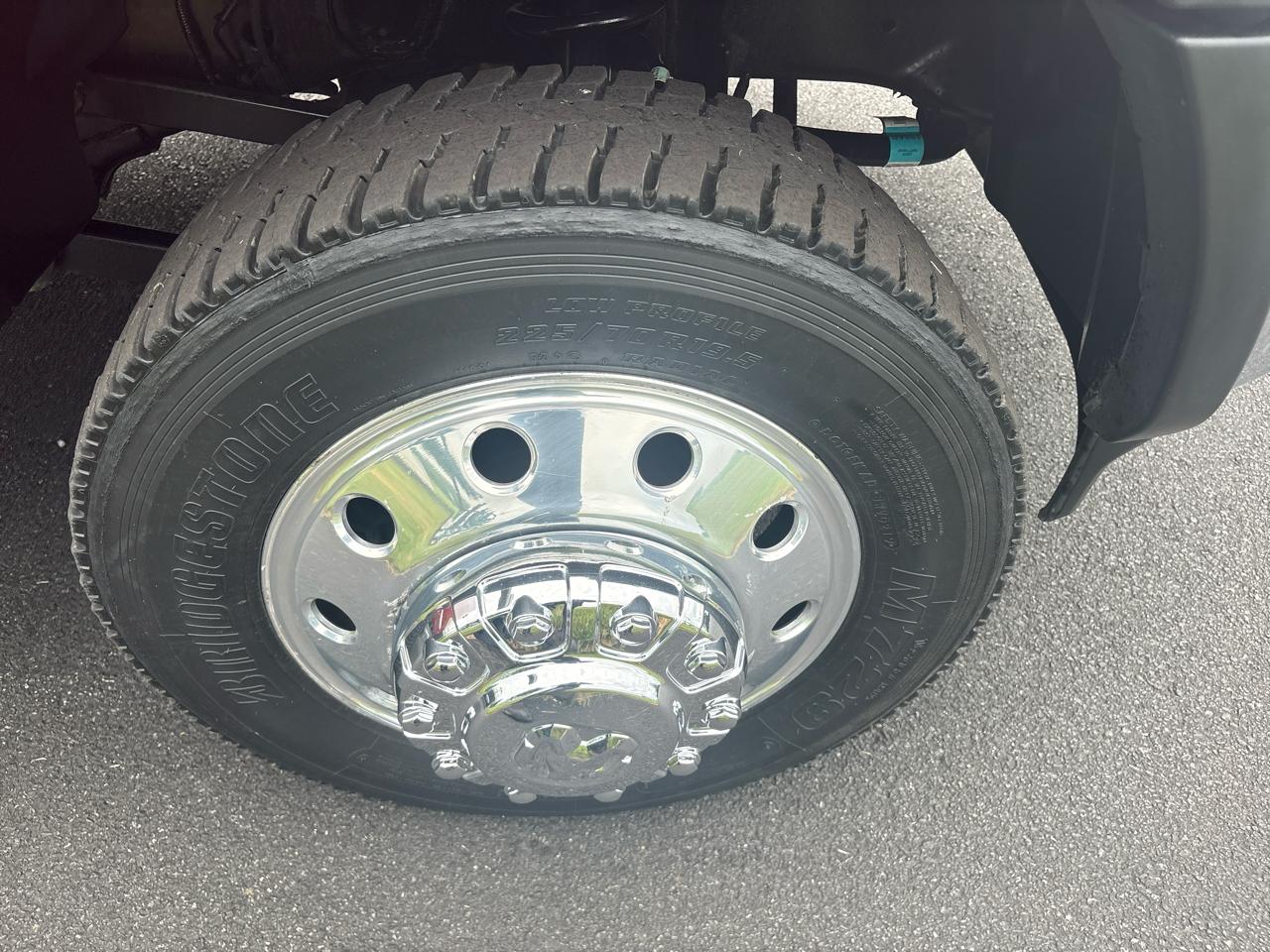 RAM 5500 Chassis Cab Tradesman 4x4 Reg Cab 120" CA 204.5" WB 2024