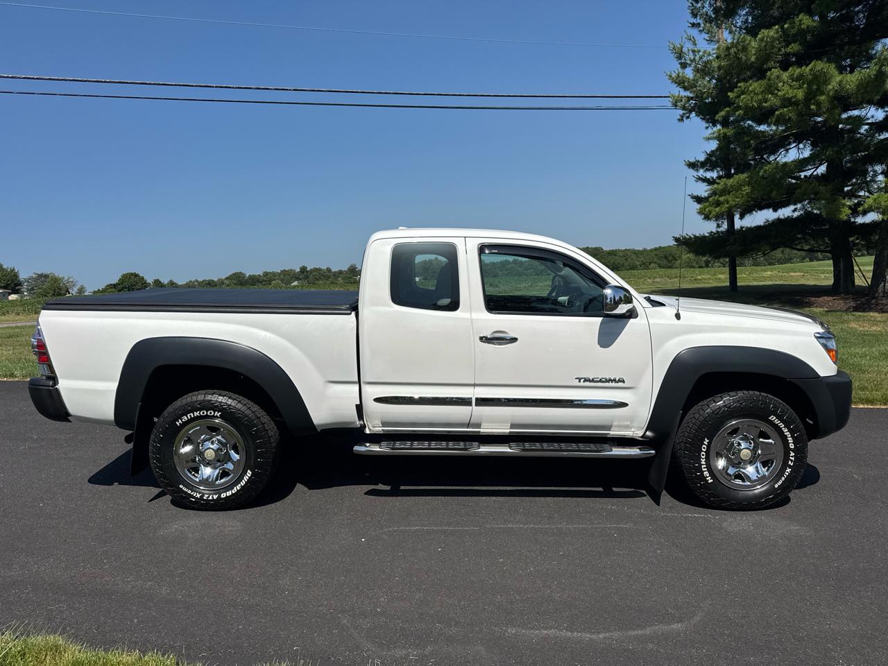 Toyota Tacoma 4WD Access I4 MT (Natl) 2009