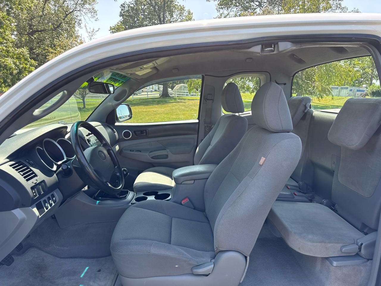 Toyota Tacoma 4WD Access I4 MT (Natl) 2009