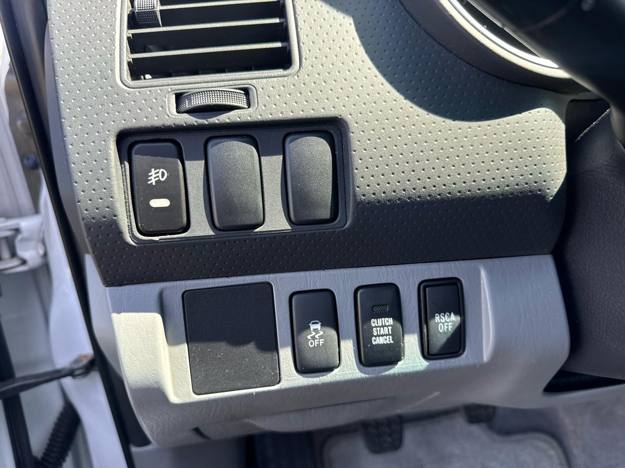 Toyota Tacoma 4WD Access I4 MT (Natl) 2009