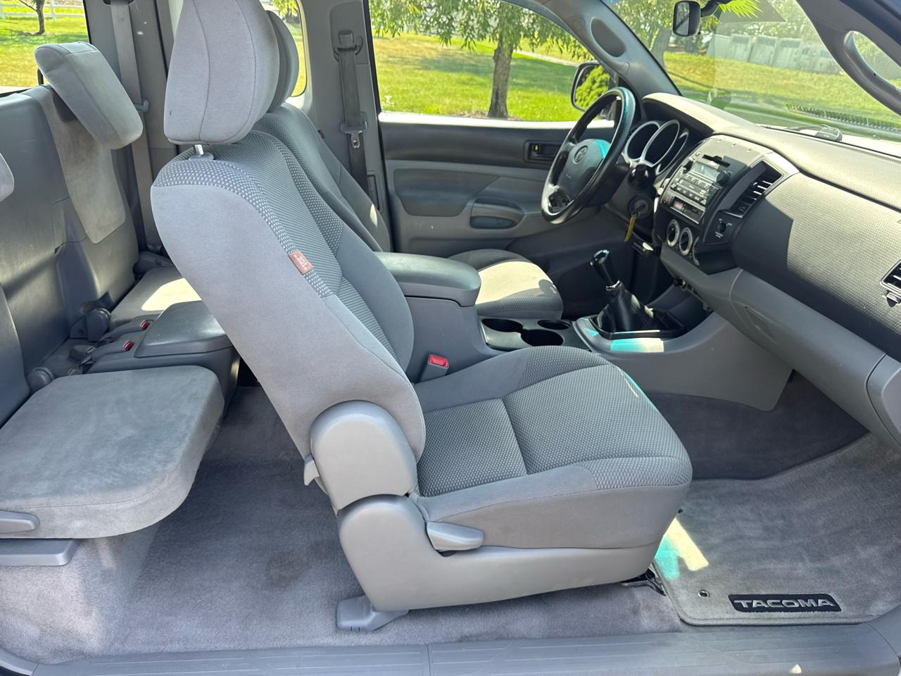 Toyota Tacoma 4WD Access I4 MT (Natl) 2009