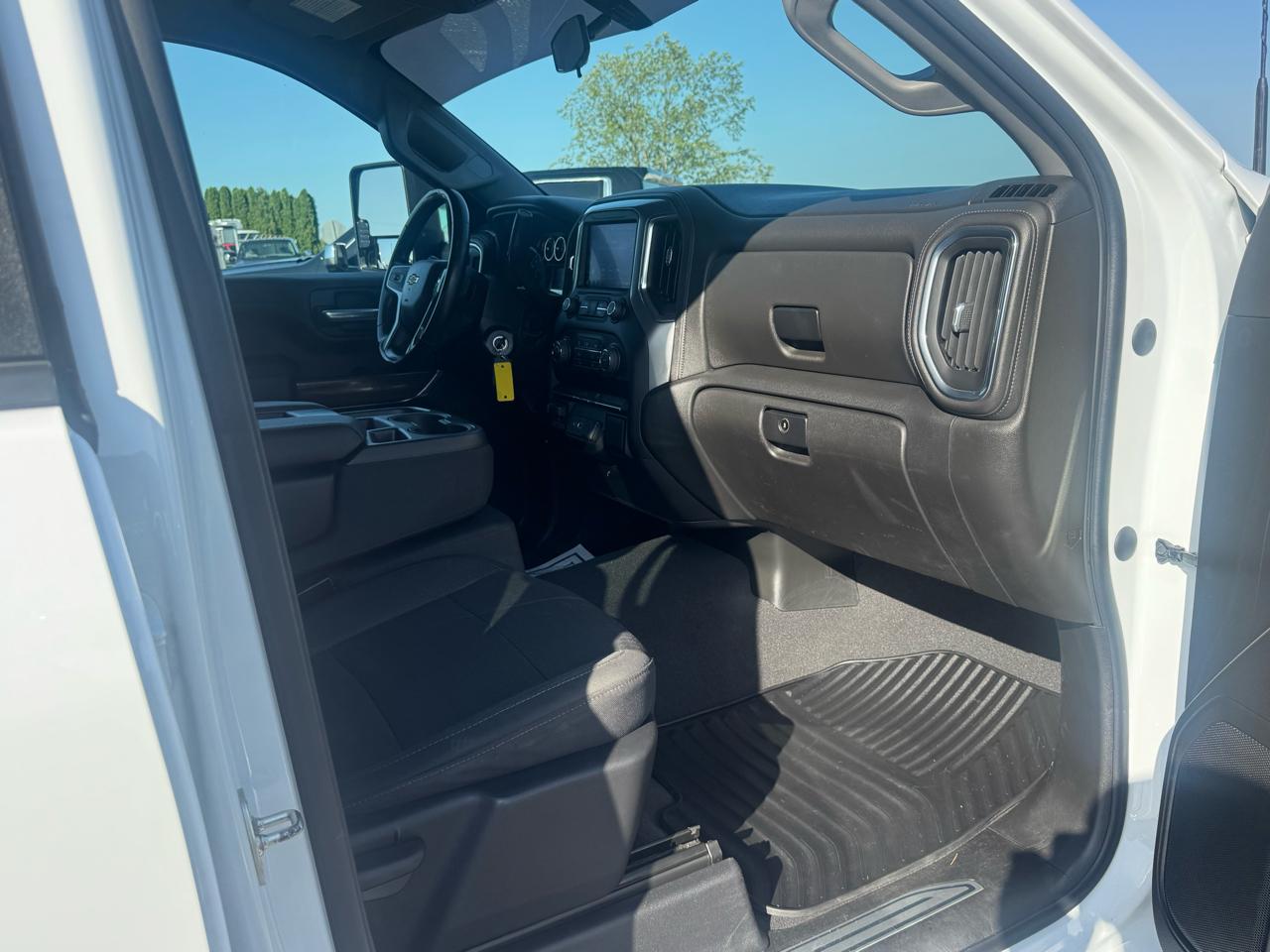 Chevrolet Silverado 3500HD CC 4WD Crew Cab 177" WB, 60" CA LT 2023