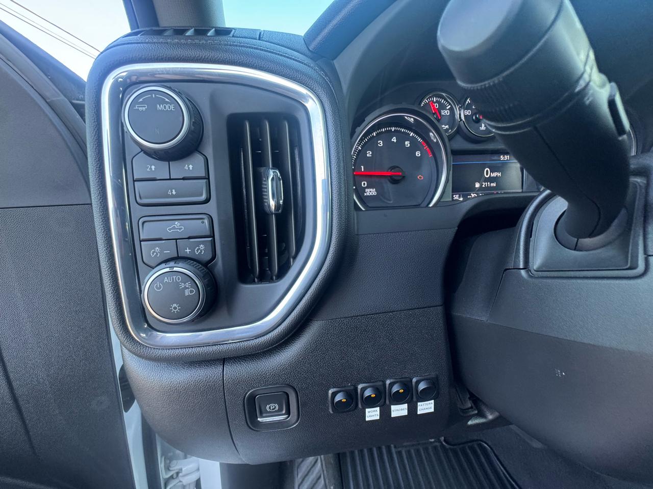 Chevrolet Silverado 3500HD CC 4WD Crew Cab 177" WB, 60" CA LT 2023
