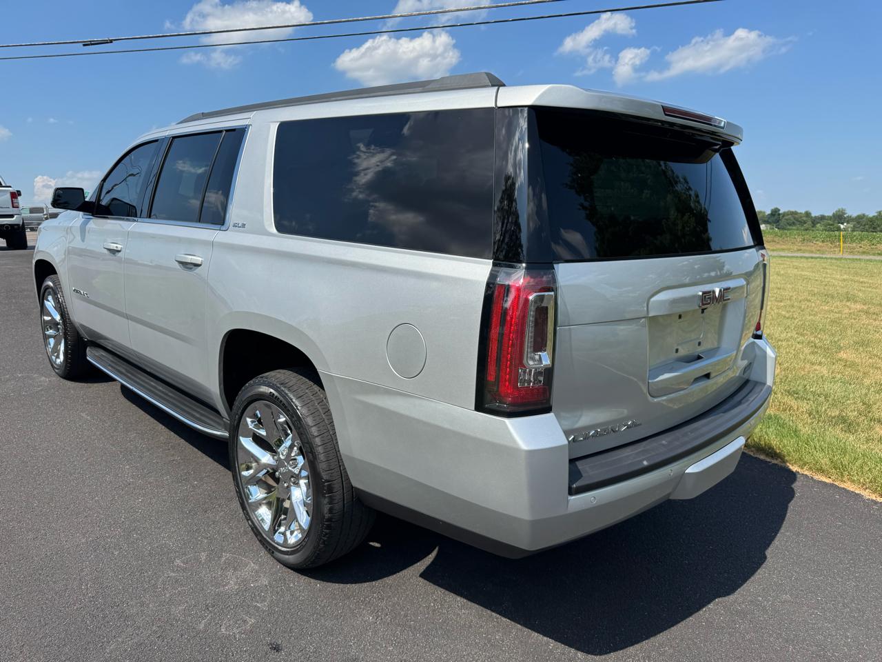 GMC Yukon XL 4WD 4dr SLE 2019