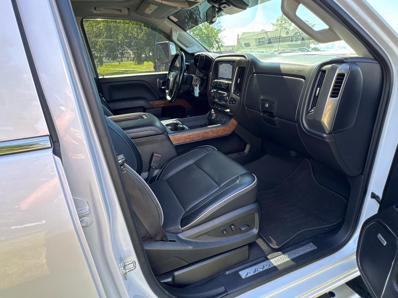 Chevrolet Silverado 2500HD 4WD Crew Cab 153.7" High Country 2019