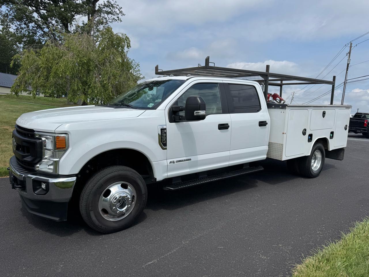 Ford Super Duty F-350 DRW Crew Cab 176" WB 60" CA XL 4WD 2022