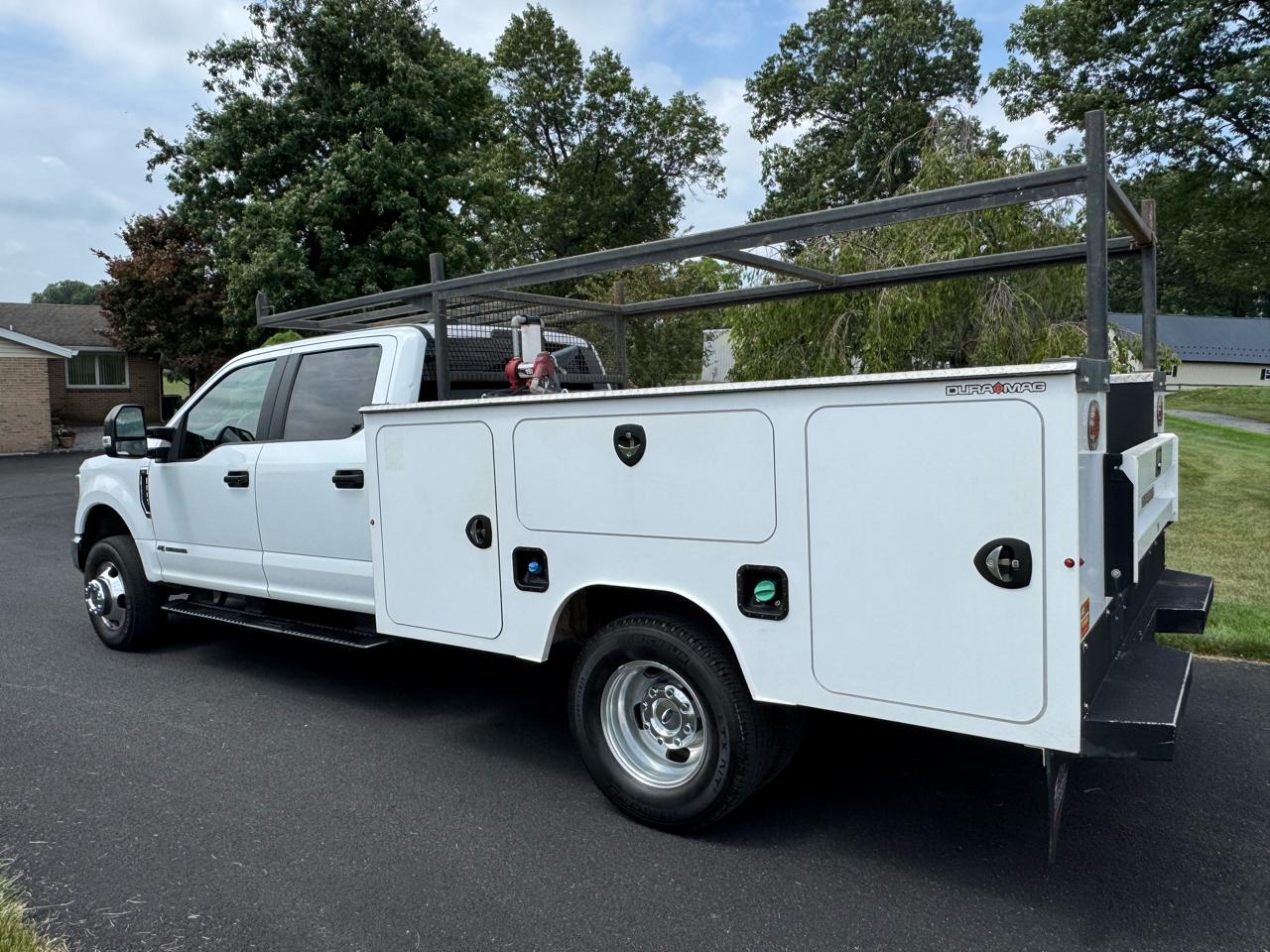Ford Super Duty F-350 DRW Crew Cab 176" WB 60" CA XL 4WD 2022