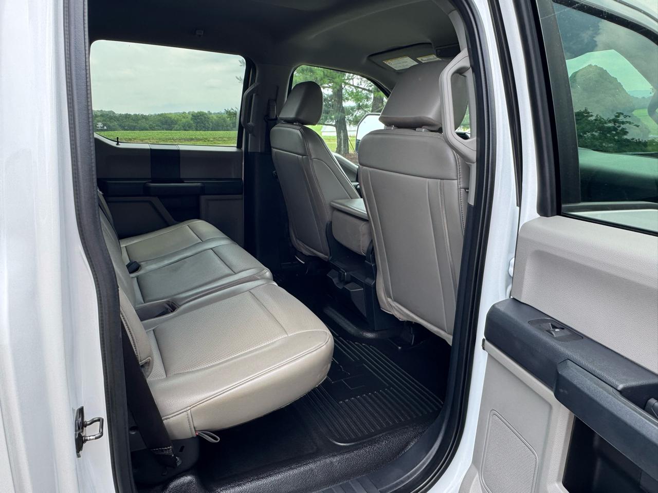 Ford Super Duty F-350 DRW Crew Cab 176" WB 60" CA XL 4WD 2022