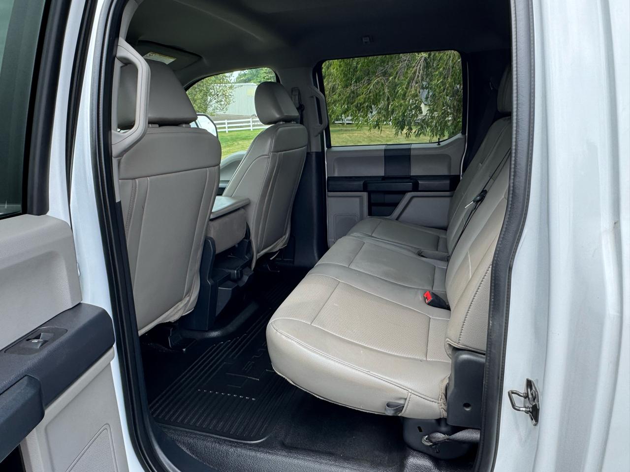 Ford Super Duty F-350 DRW Crew Cab 176" WB 60" CA XL 4WD 2022