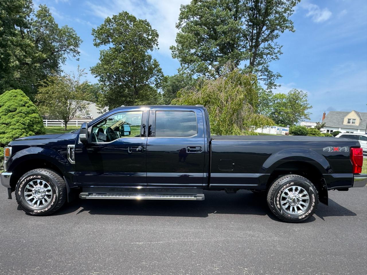 Ford Super Duty F-350 SRW Lariat 4WD Crew Cab 8' Box 2022