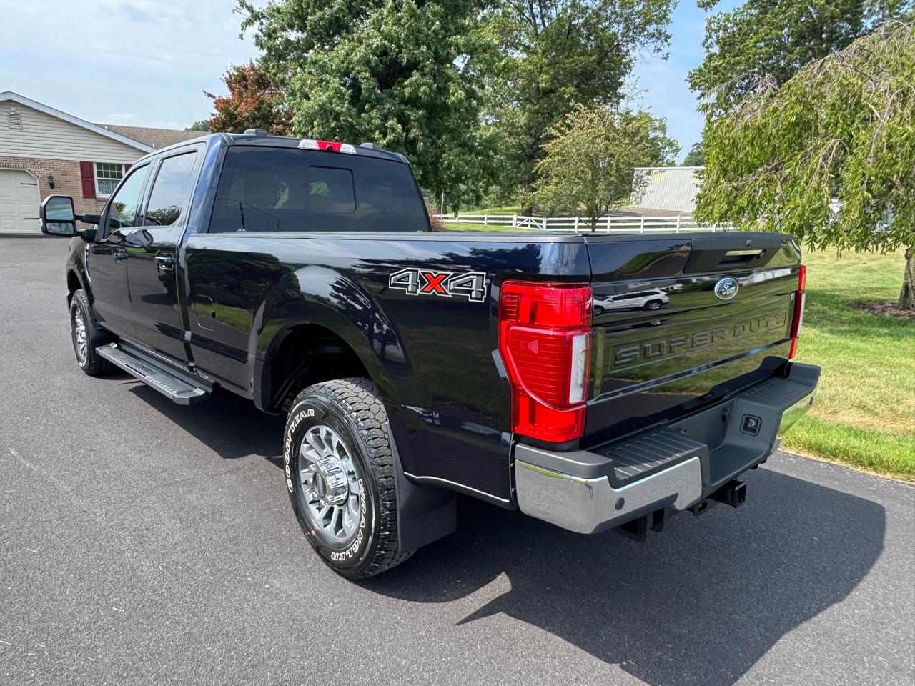 Ford Super Duty F-350 SRW Lariat 4WD Crew Cab 8' Box 2022