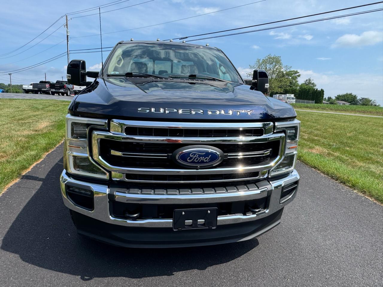 Ford Super Duty F-350 SRW Lariat 4WD Crew Cab 8' Box 2022