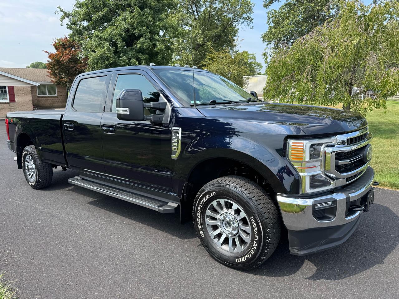 Ford Super Duty F-350 SRW Lariat 4WD Crew Cab 8' Box 2022
