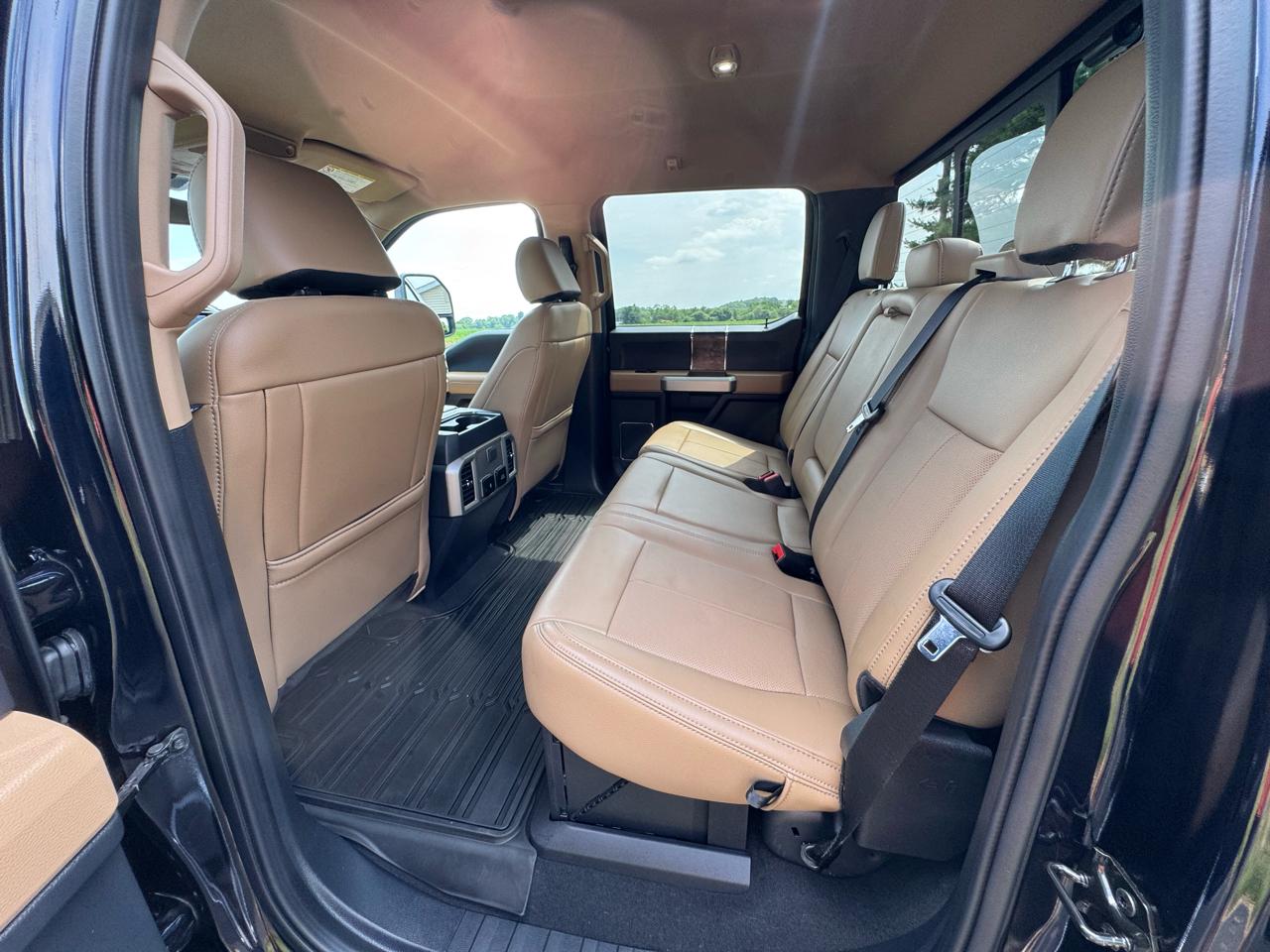 Ford Super Duty F-350 SRW Lariat 4WD Crew Cab 8' Box 2022