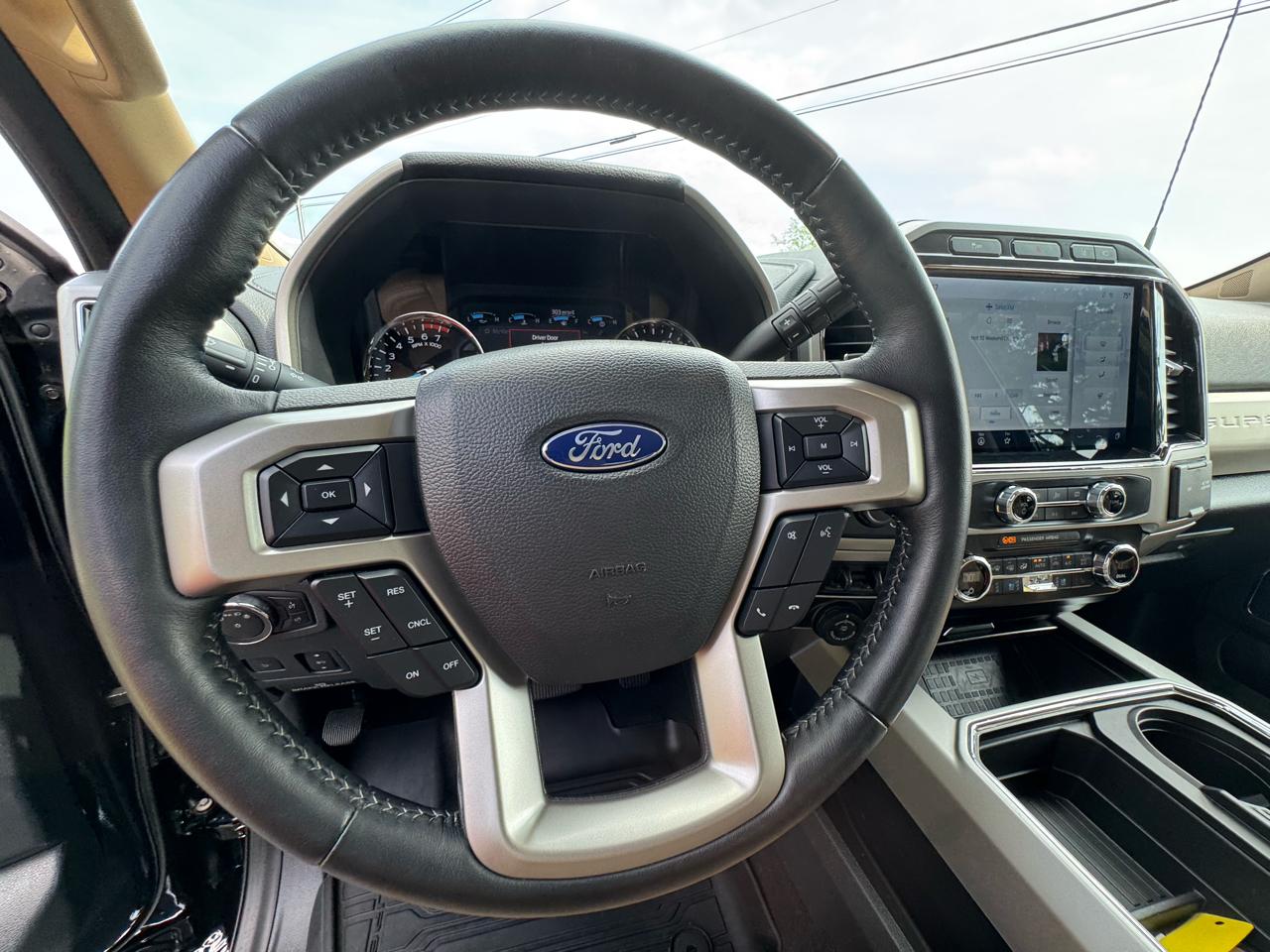 Ford Super Duty F-350 SRW Lariat 4WD Crew Cab 8' Box 2022