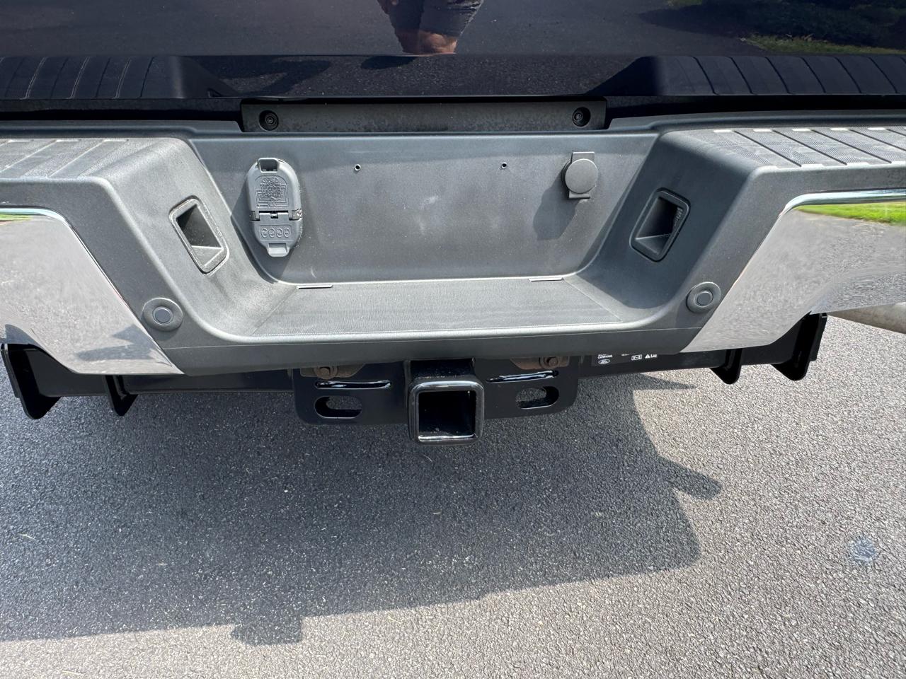 Ford Super Duty F-350 SRW Lariat 4WD Crew Cab 8' Box 2022