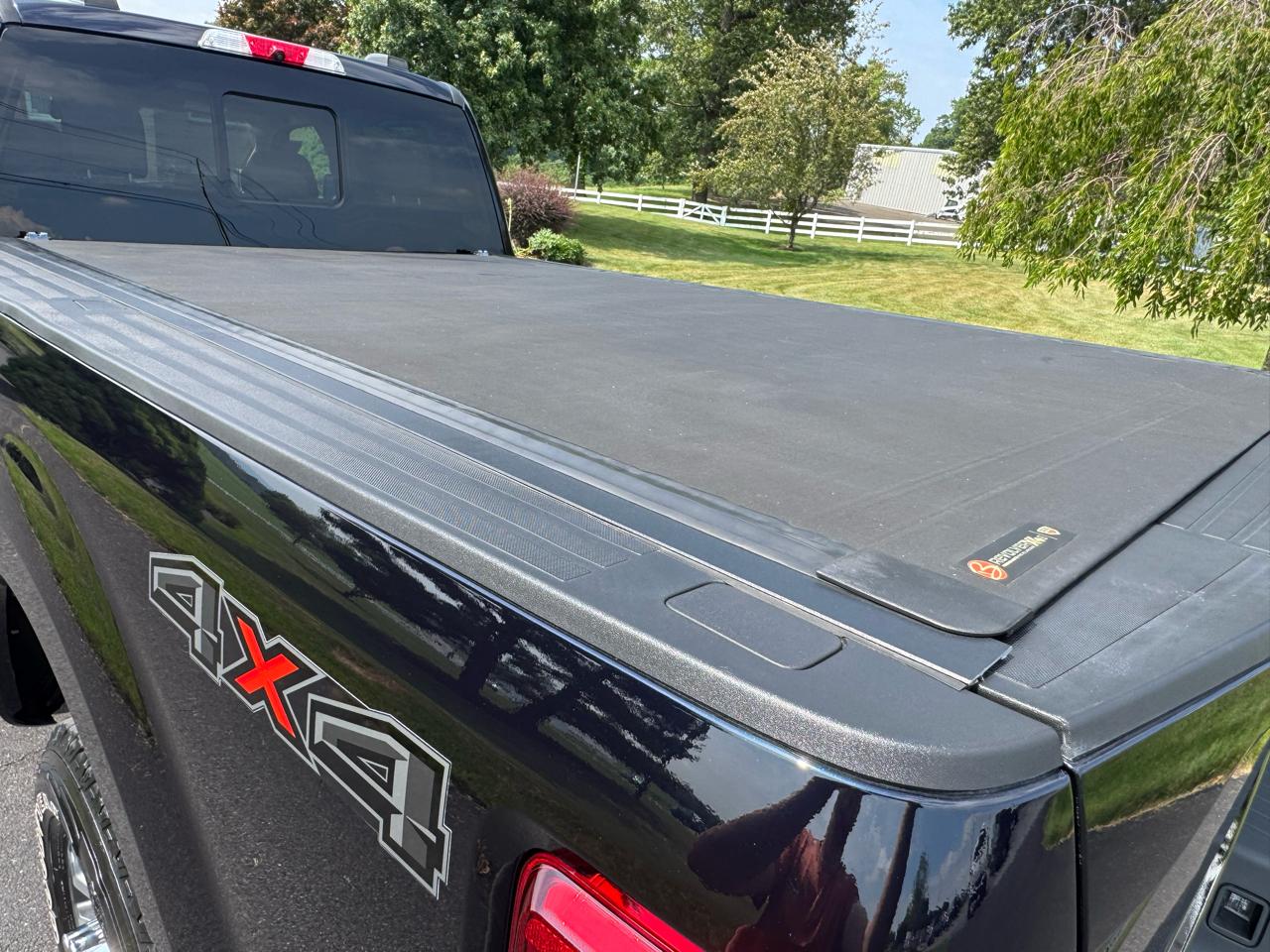 Ford Super Duty F-350 SRW Lariat 4WD Crew Cab 8' Box 2022