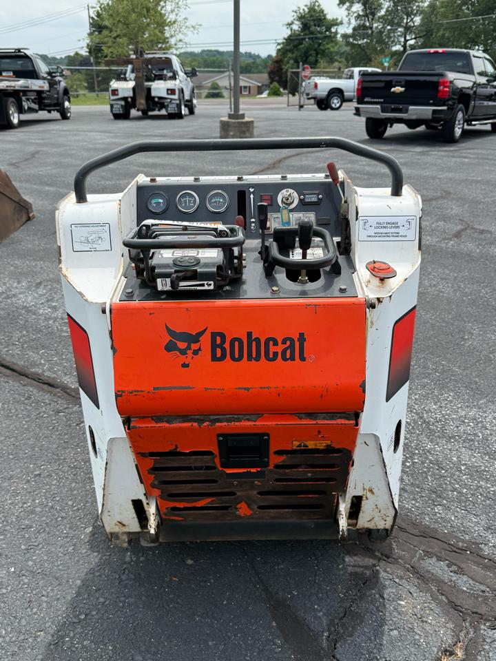 Bobcat Skid Loader  2015