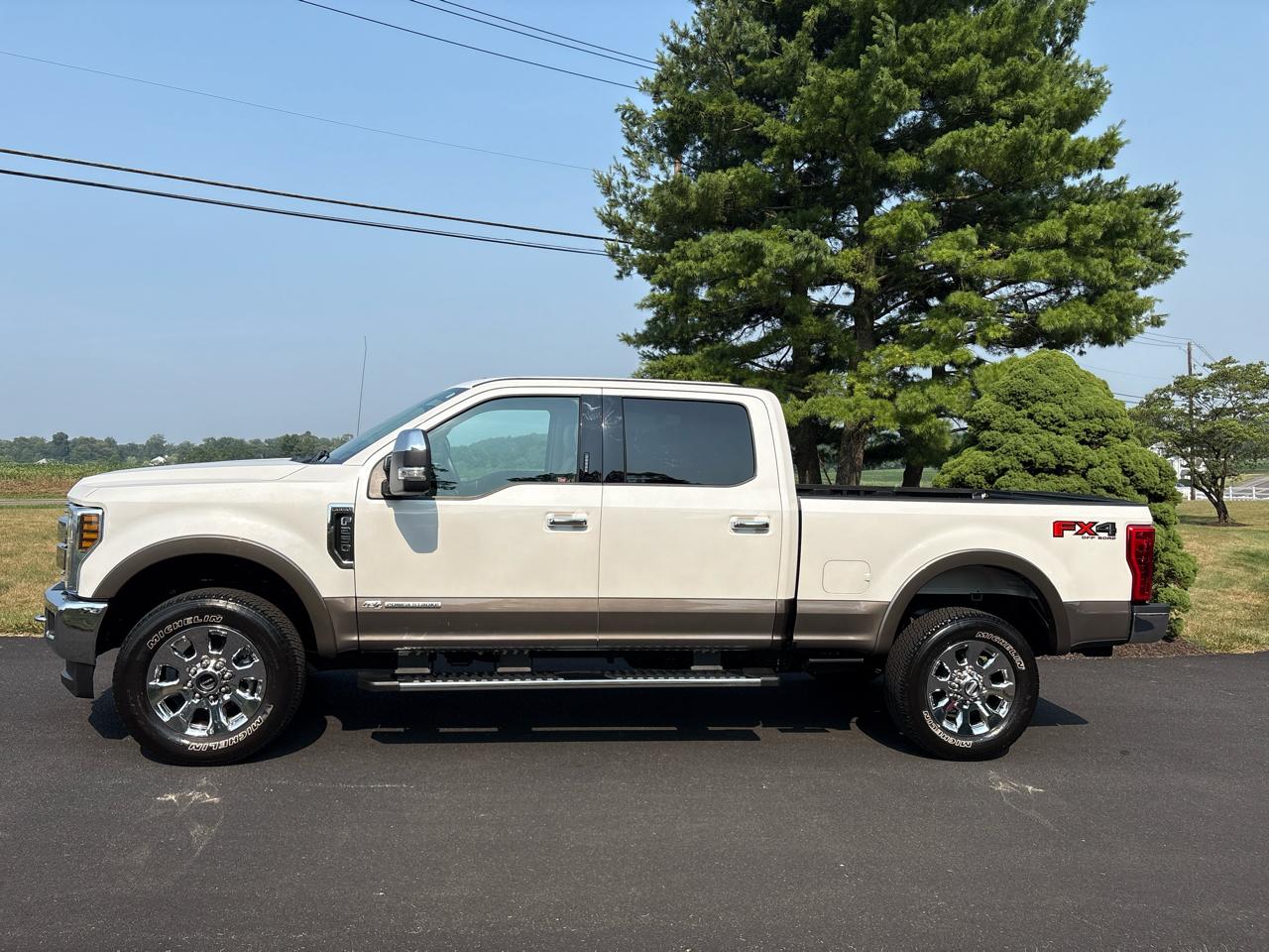 Ford Super Duty F-250 SRW Lariat 4WD Crew Cab 6.75' Box 2019