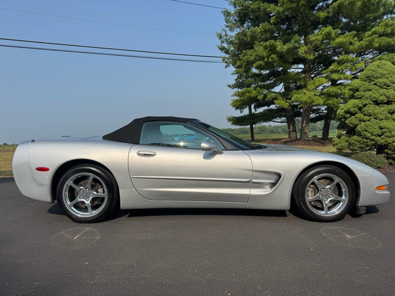 Chevrolet Corvette 2dr Convertible 2002