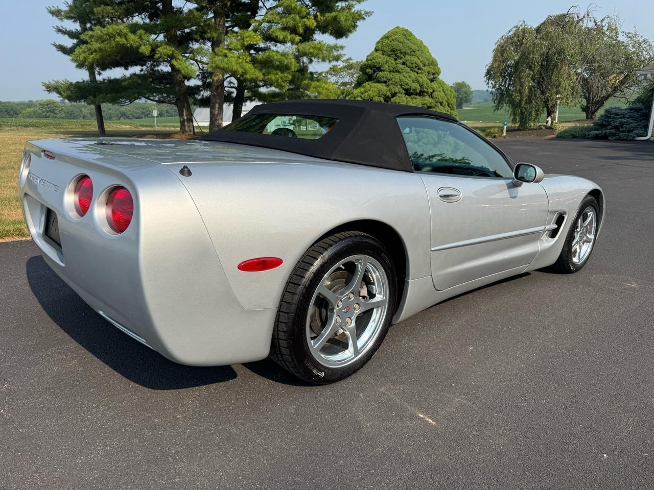 Chevrolet Corvette 2dr Convertible 2002