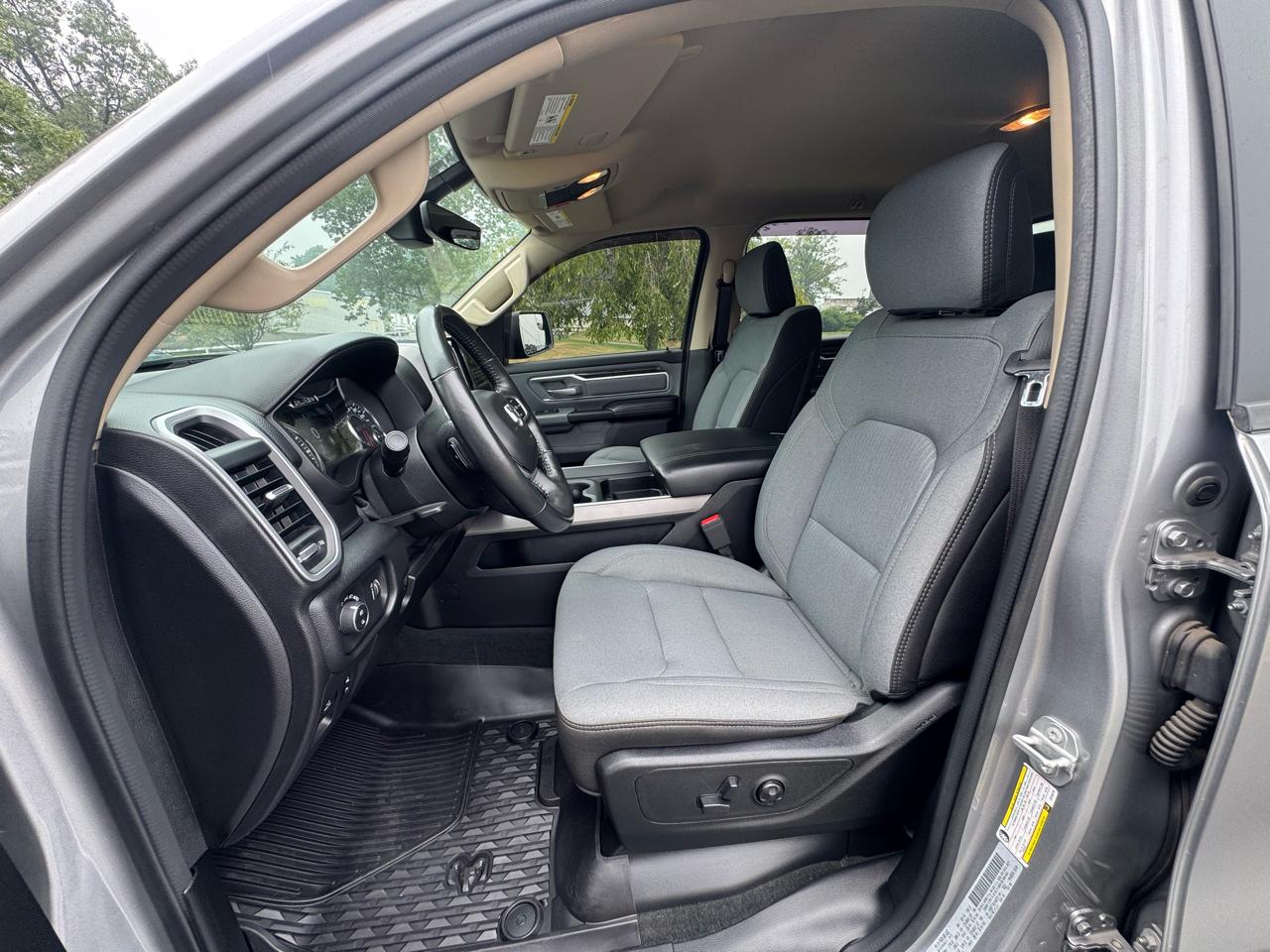 RAM 1500 Big Horn 4x4 Crew Cab 5'7" Box 2020