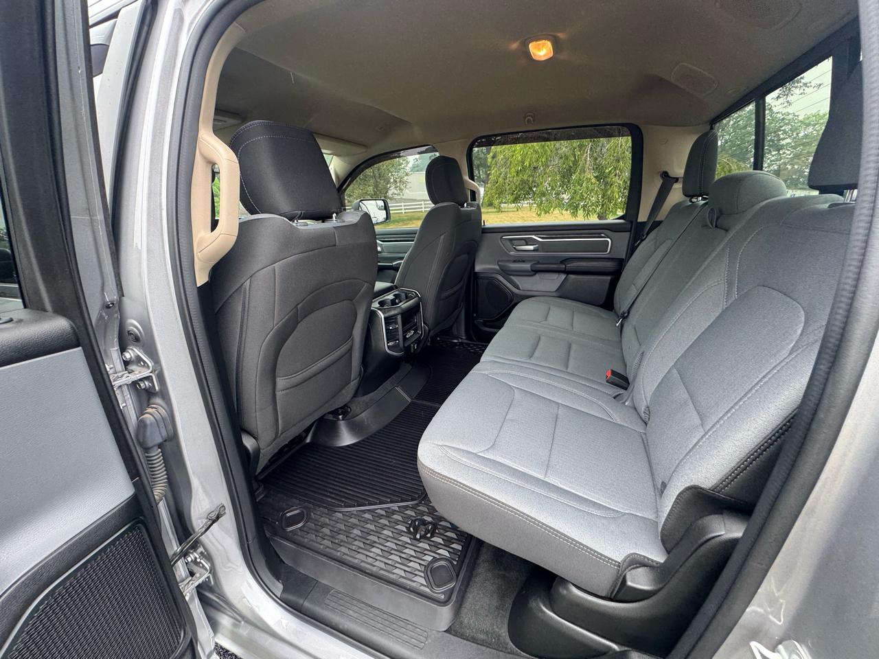 RAM 1500 Big Horn 4x4 Crew Cab 5'7" Box 2020